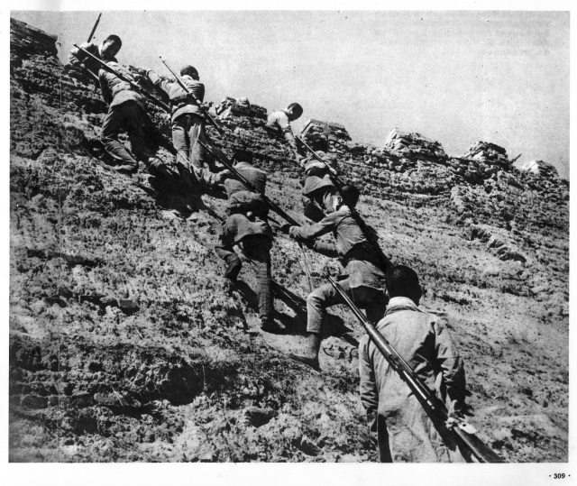 1945年6月8日-7月下旬，晋察冀军区部队进行子牙河东战役，收复大城、献县两县城。图为攻克献县县城.png